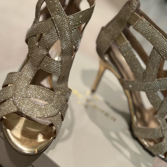 Gold sparkly detailed heels - Picture 5 of 6